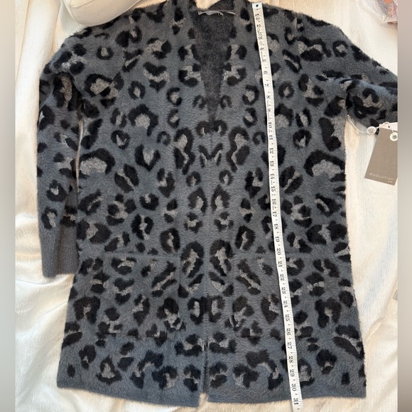 NWT Evolution by Cyrus Women's Leopard Print Open Front
Cardigan Gray - Picture 6 of 6